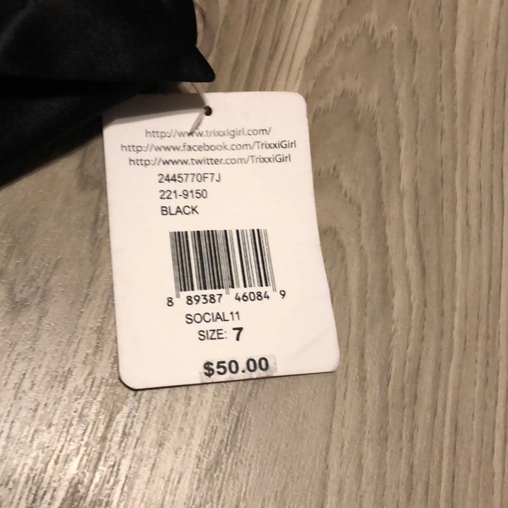 Black strapless dress with pockets! Size 7. - Picture 5 of 7